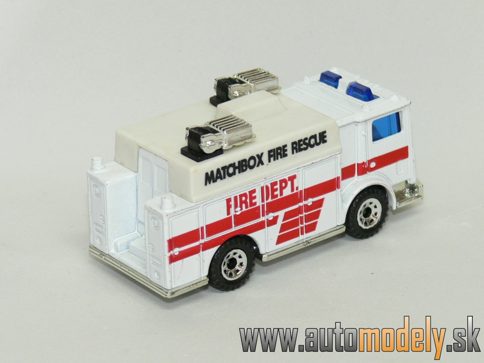 Matchbox - Mack Auxiliary Power Truck - Fire Department - 1:64