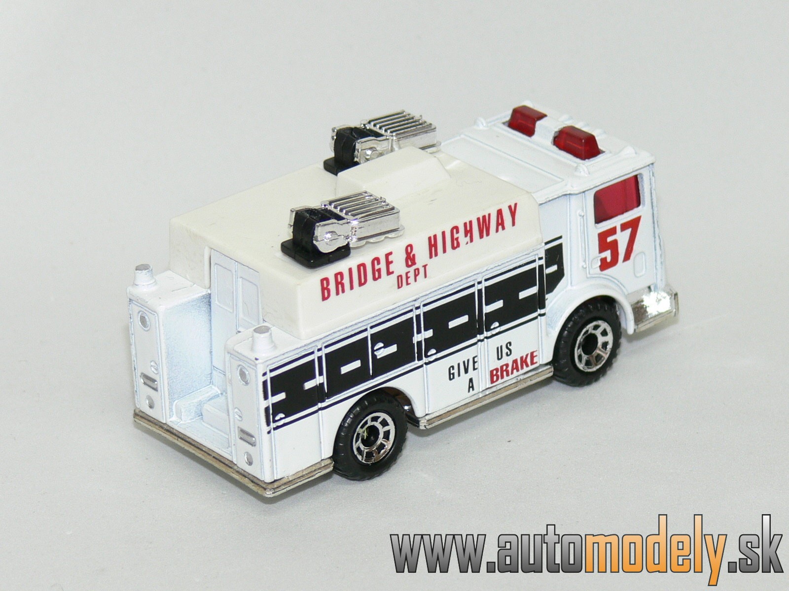 Matchbox - Mack Auxiliary Power Truck - Bridge & Highway - 1:64