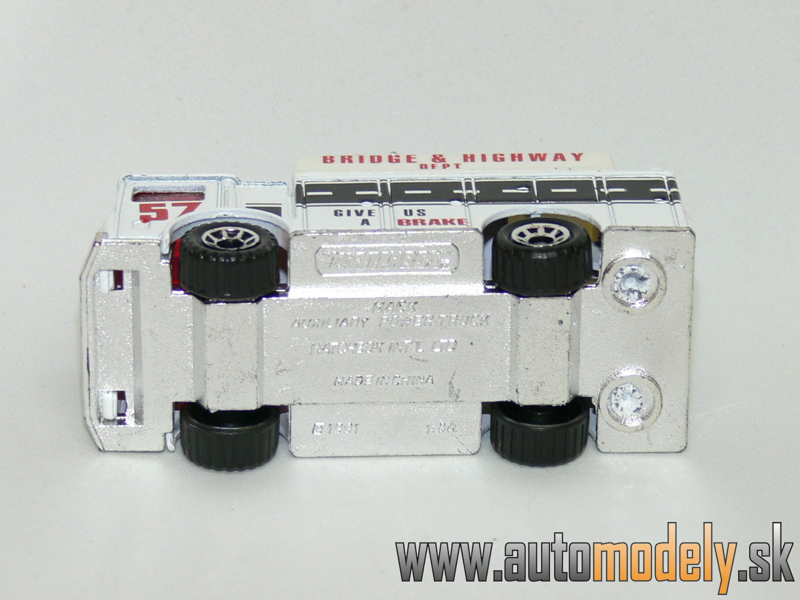 Matchbox - Mack Auxiliary Power Truck - Bridge & Highway - 1:64