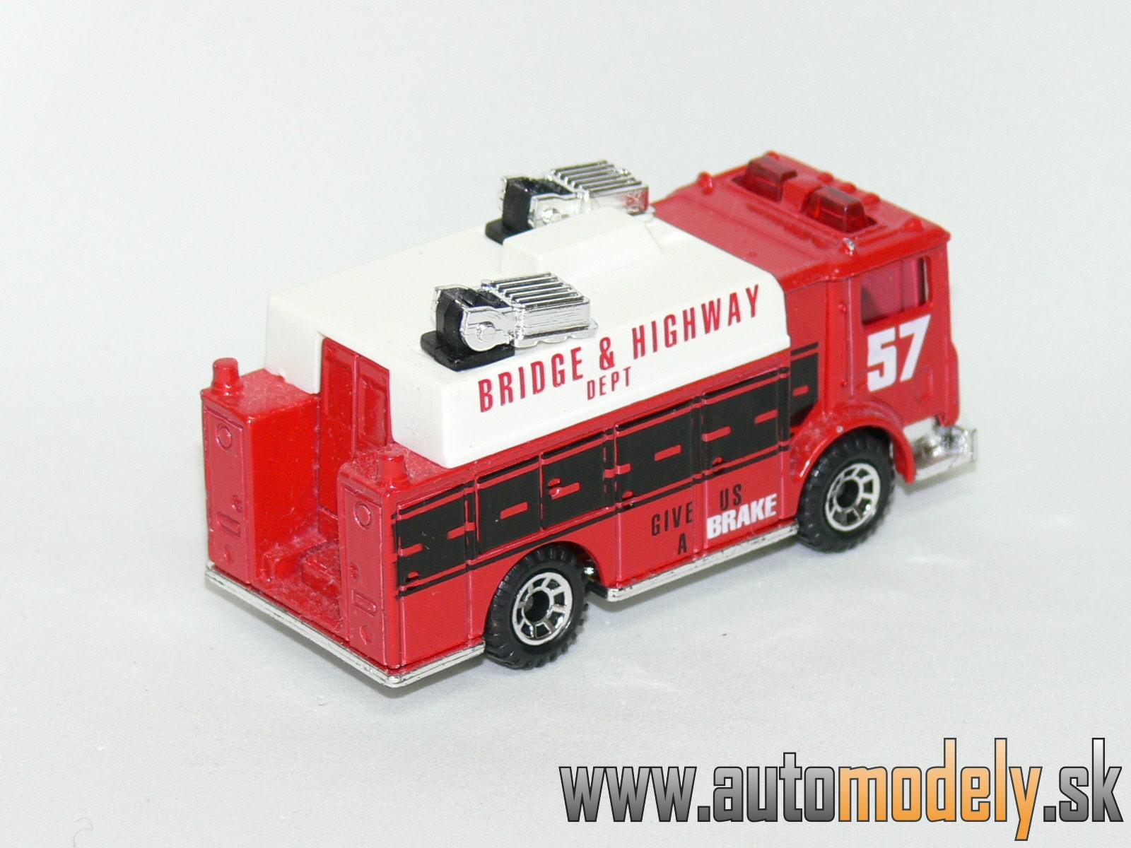 Matchbox - Mack Auxiliary Power Truck - Bridge & Highway - 1:64