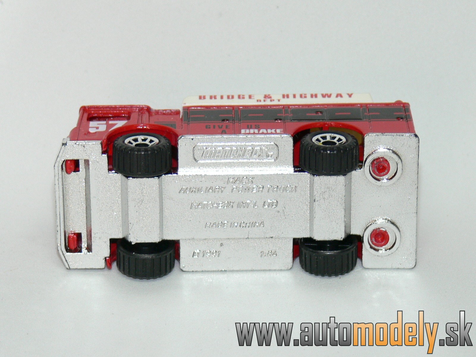 Matchbox - Mack Auxiliary Power Truck - Bridge & Highway - 1:64