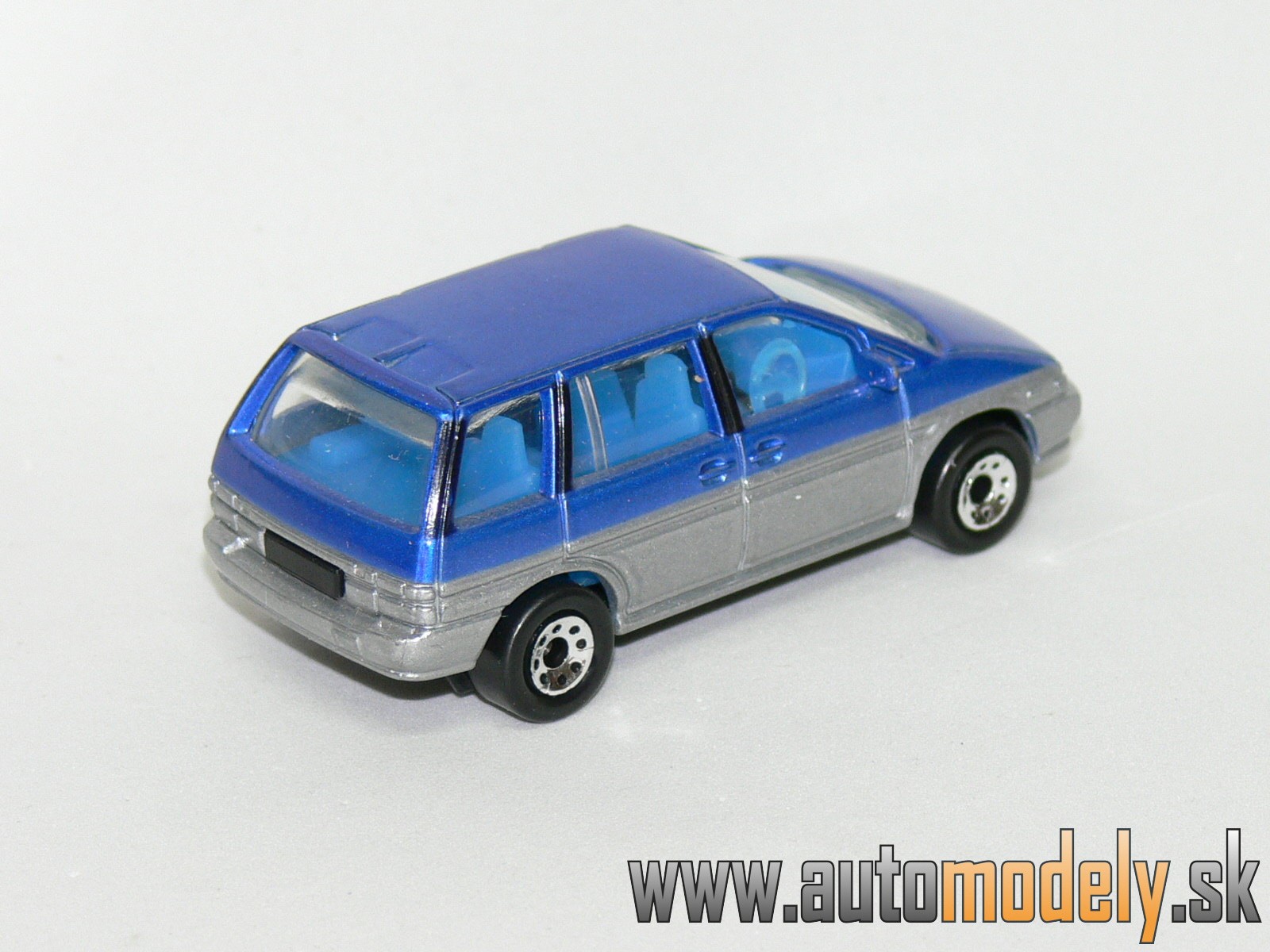 Matchbox - Nissan Prairie - 1:59
