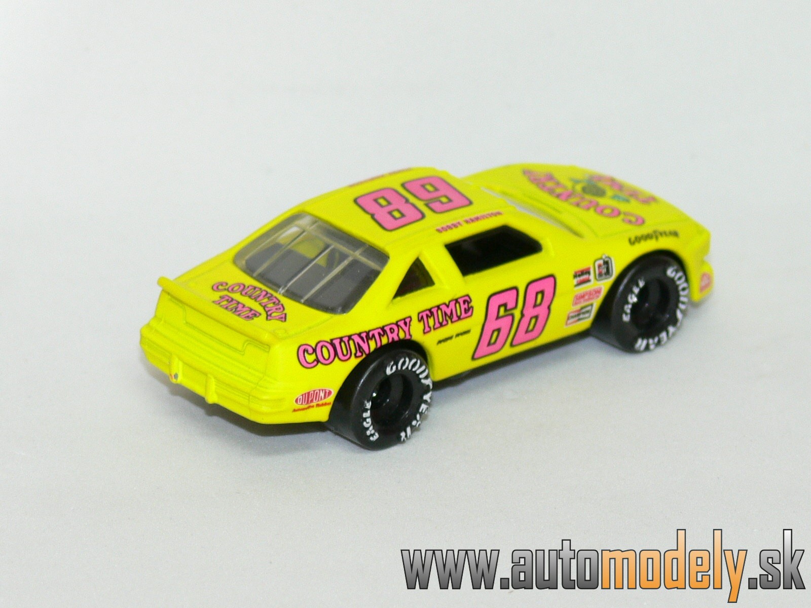 Matchbox - Pontiac Grand Prix No.68 Country Time - 1:66