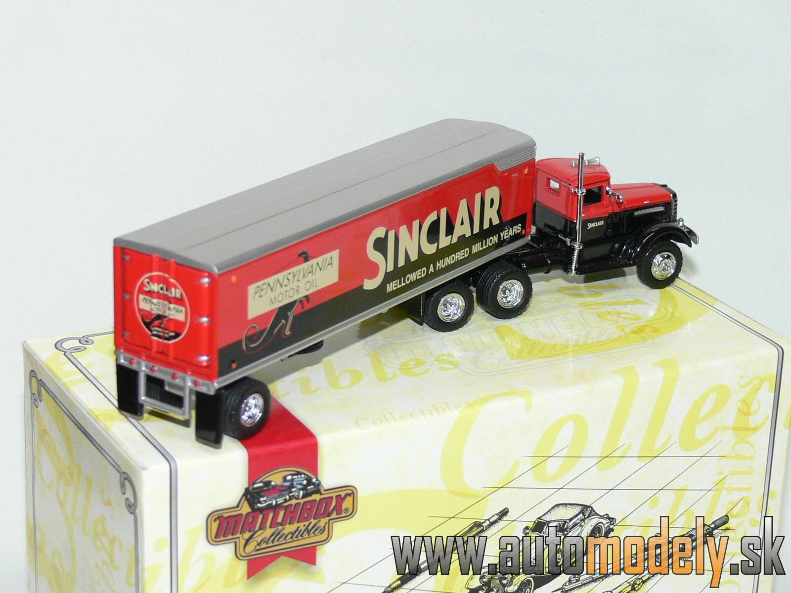 Matchbox DYM35270 - 1939 Peterbilt Tractor Trailer THE SIMCLAIR