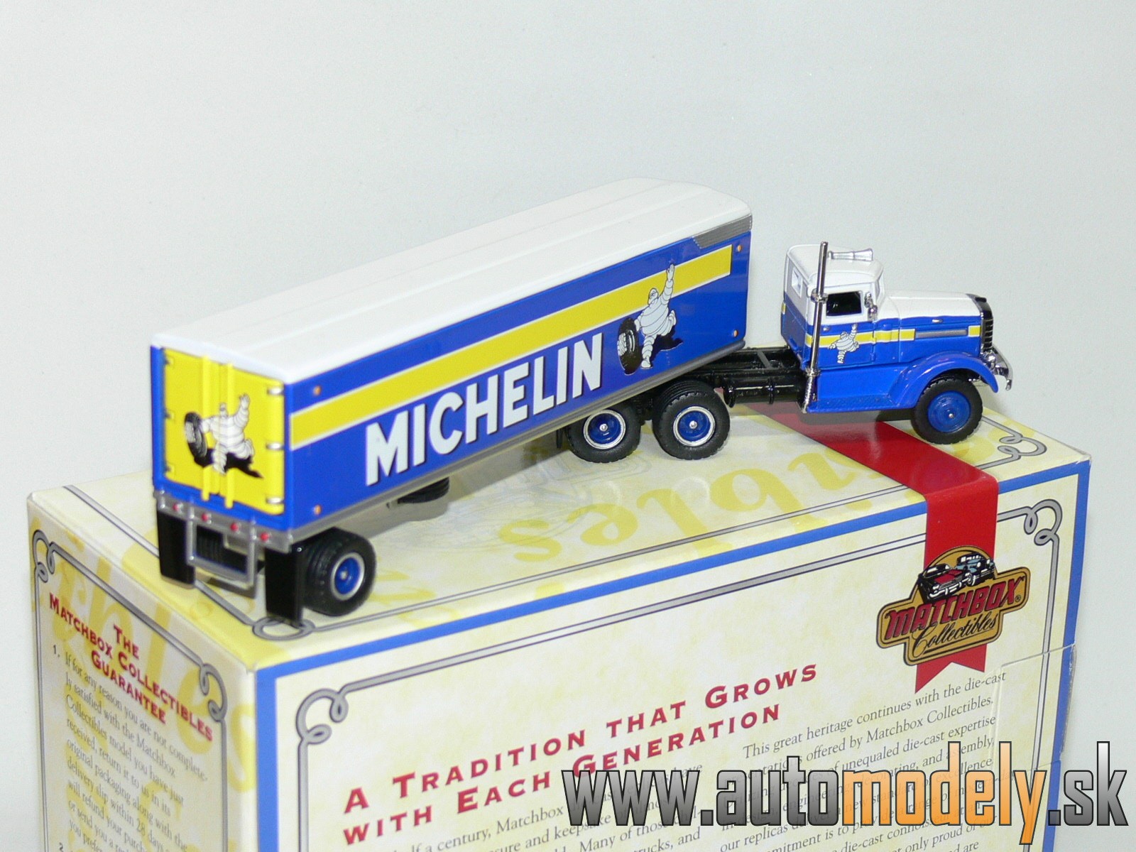 Matchbox DYM35269 - 1939 Peterbilt Tractor Trailer THE MICHELIN