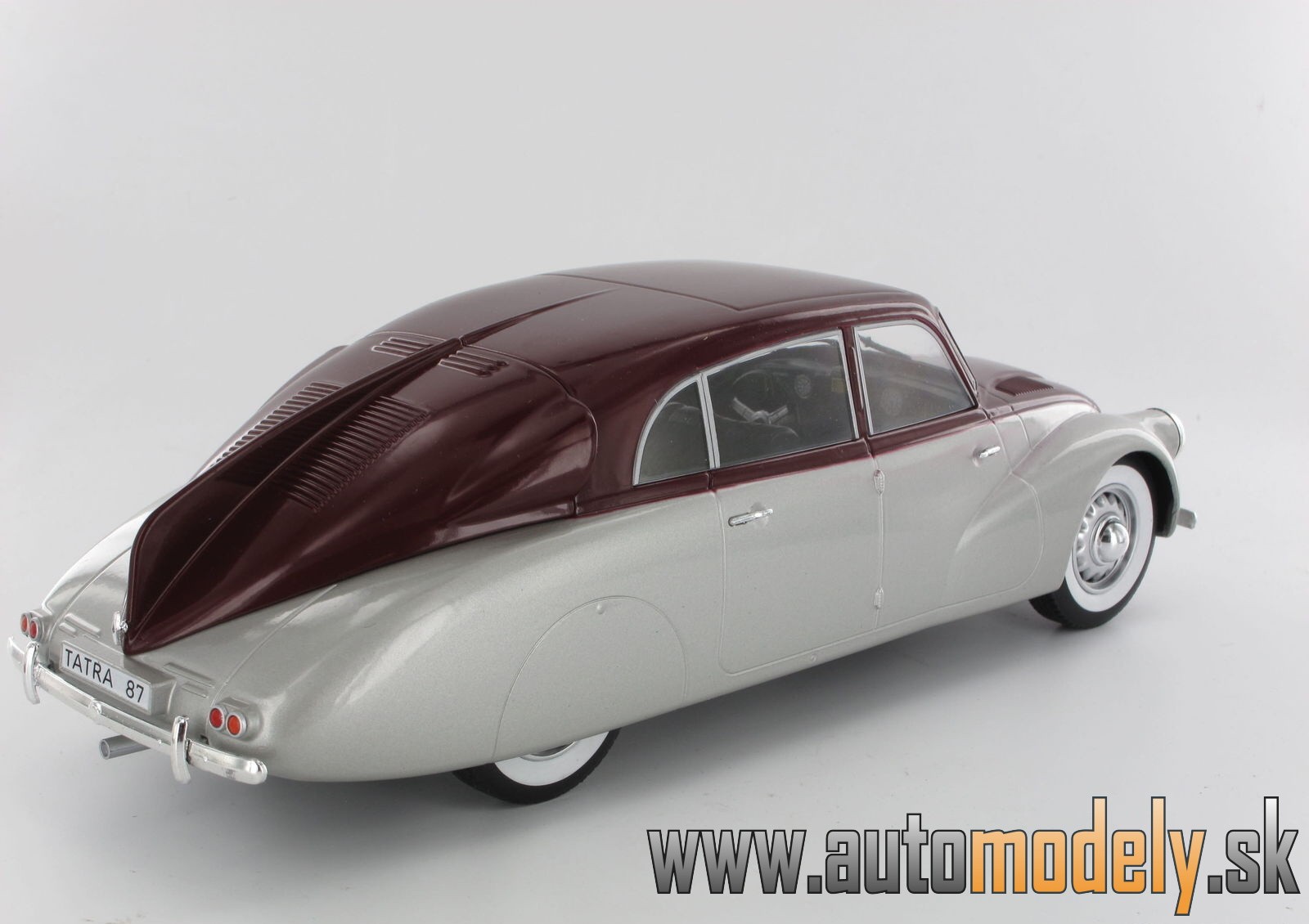 MCG - Tatra 87 ( 1973 ) Silver/Red - 1:18