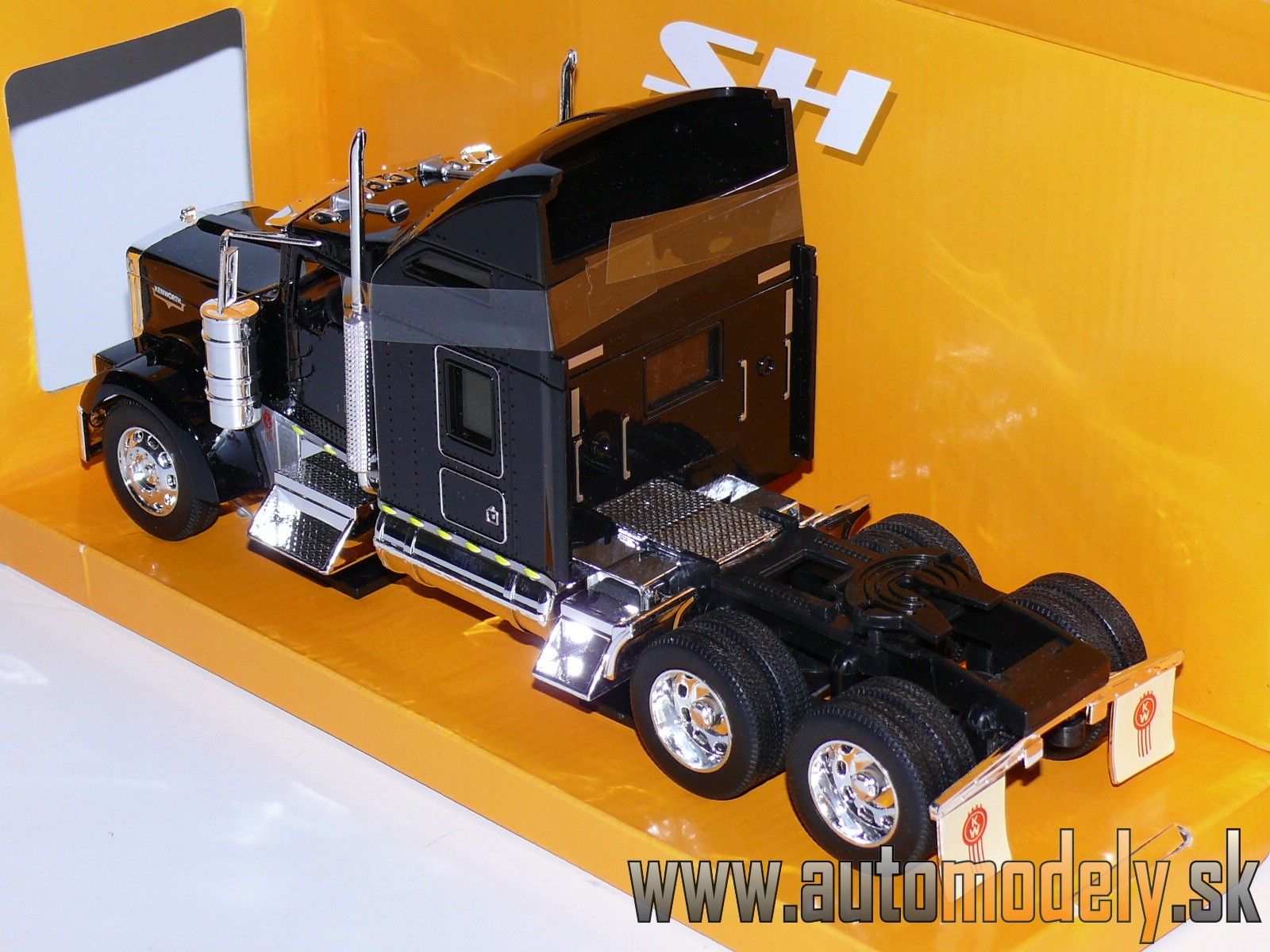 Welly - Kenworth W900 kamion/ťahač (čierny) - 1:32