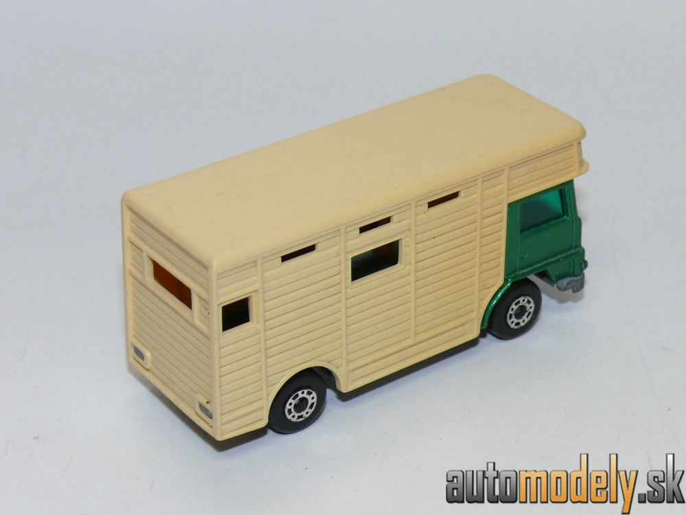 Matchbox No. 40 - Horse Box + 2xHorse