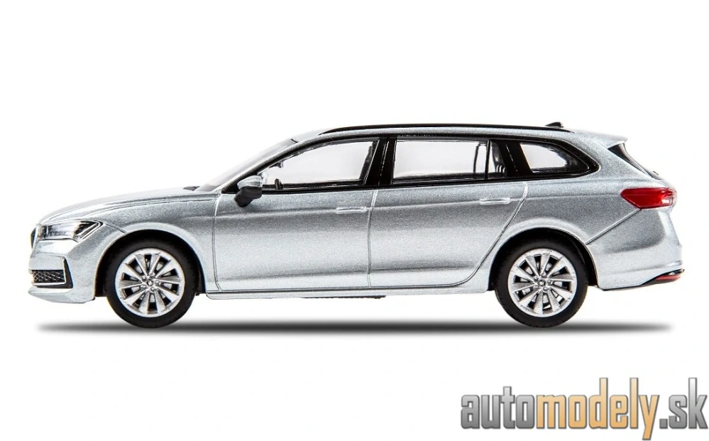 Škoda Superb IV Combi strieborná Pebble - 1:43
