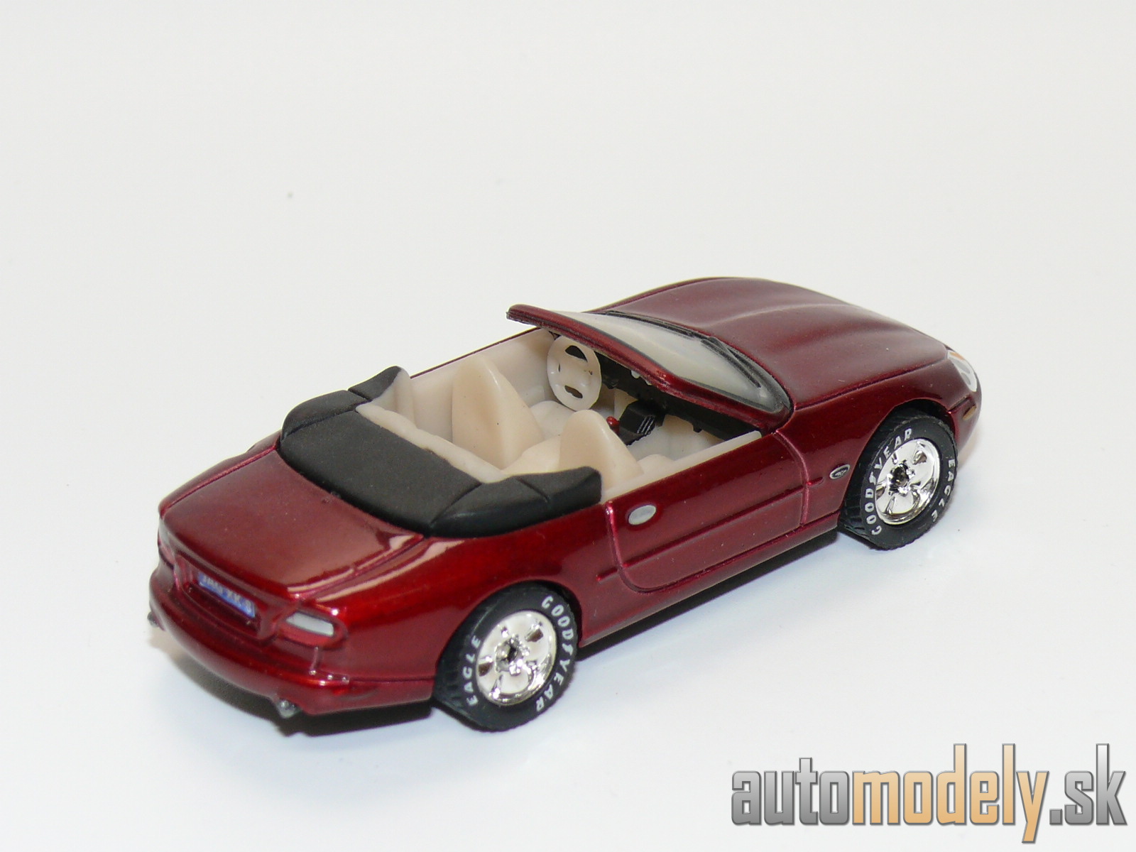 Matchbox - Jaguar XK8 - 1:62