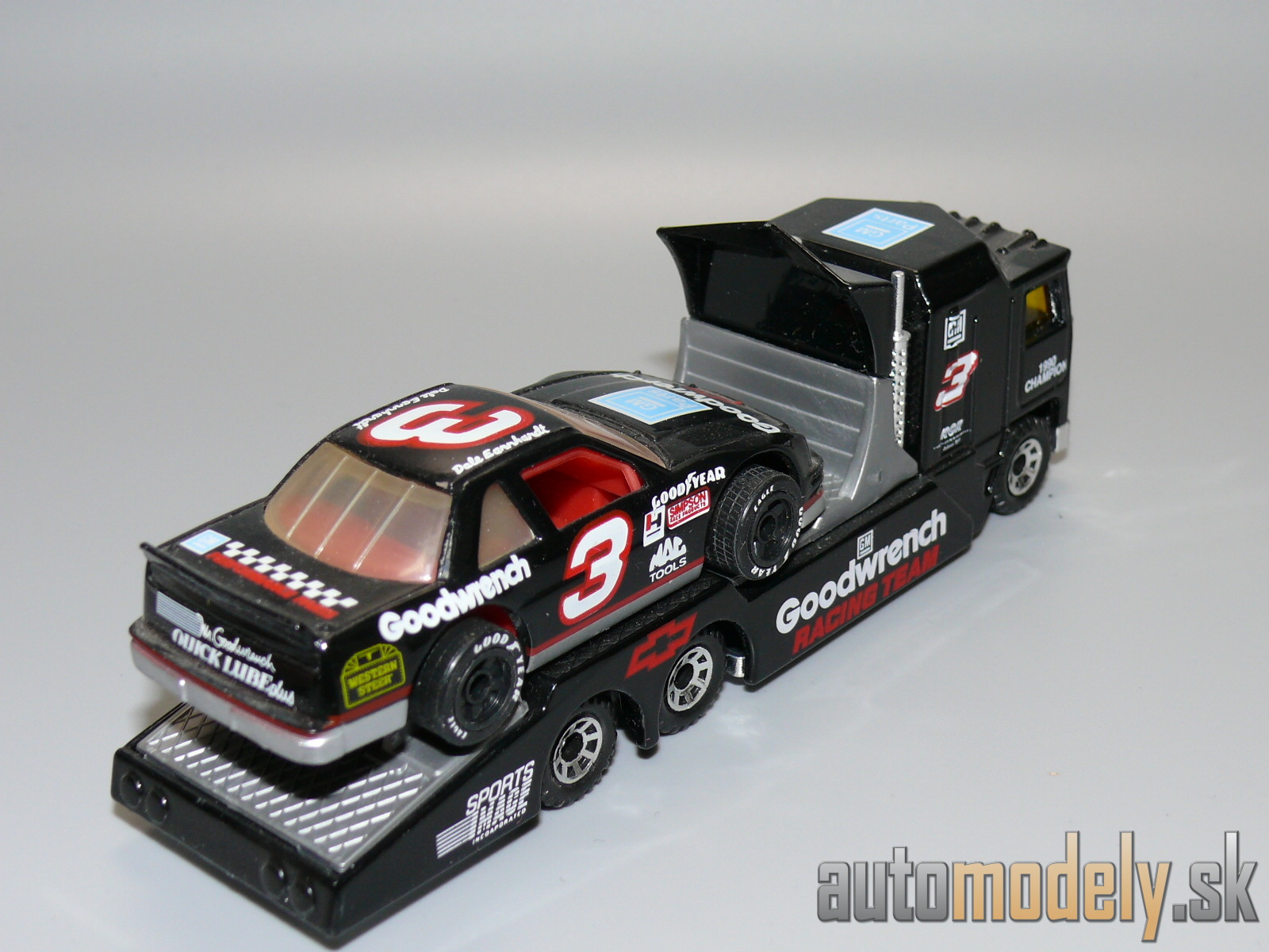 Matchbox - Kenworth Cabover Racing Transporter + Chevrolet Lumina