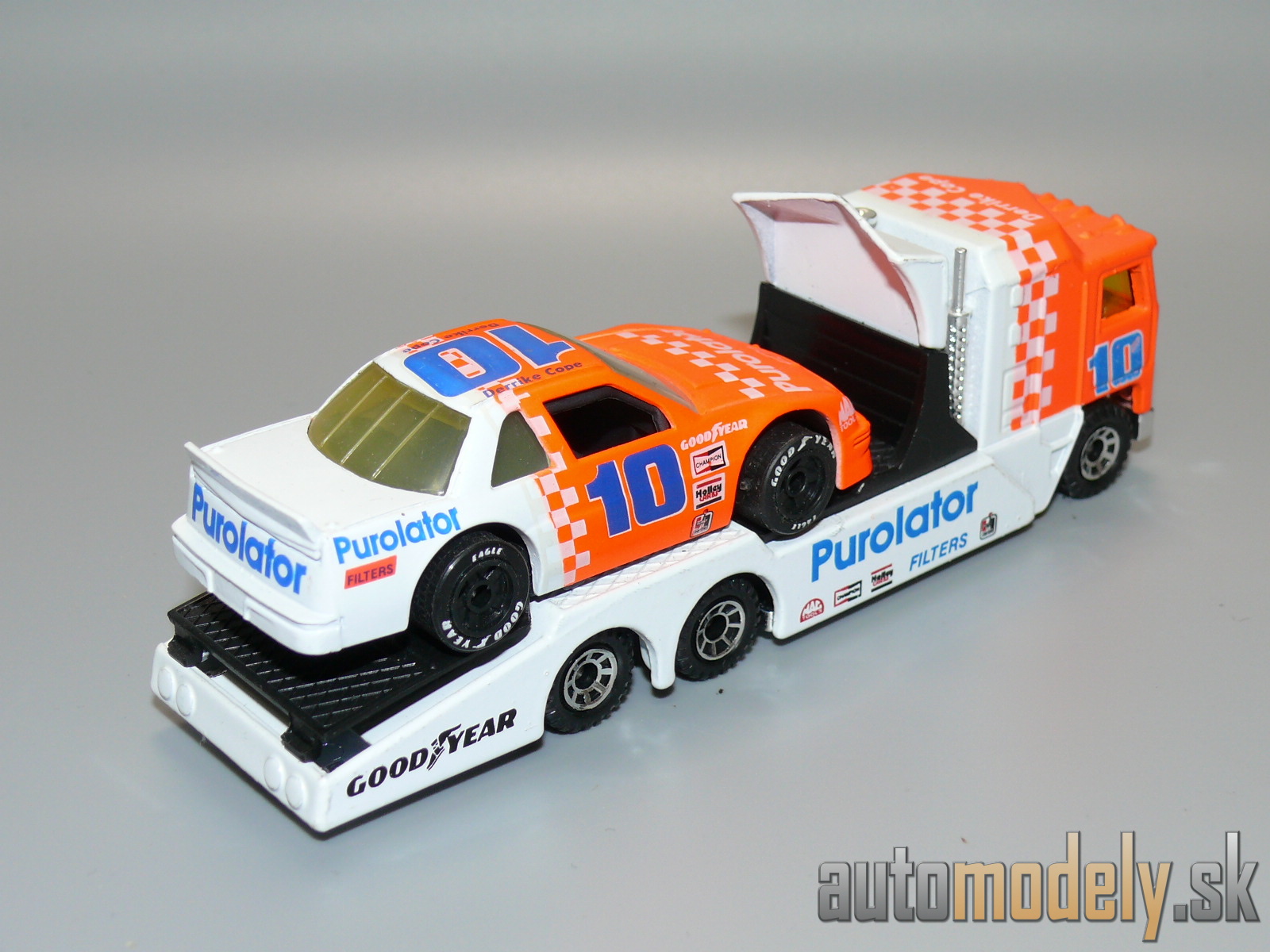 Matchbox - Kenworth Cabover Racing Transporter + Chevrolet Lumina