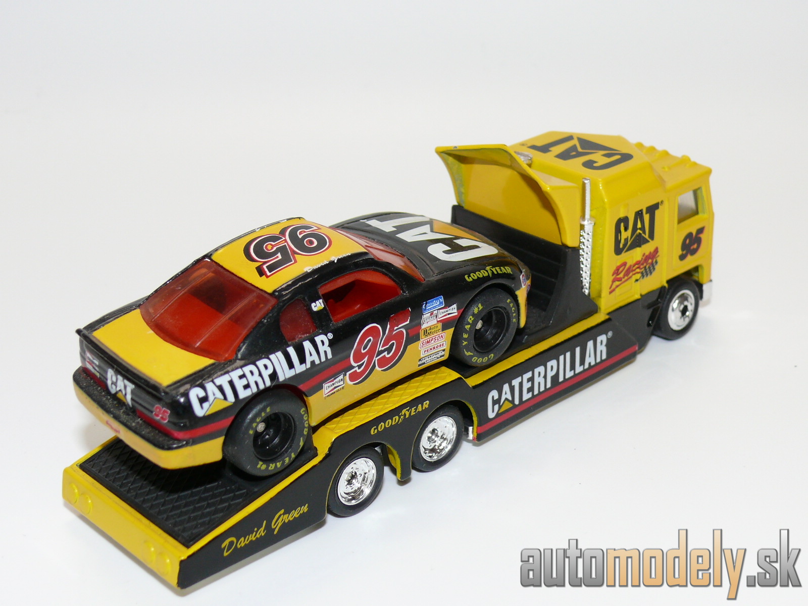 Matchbox - Kenworth Cabover Racing Transporter + Chevrolet Monte Carlo