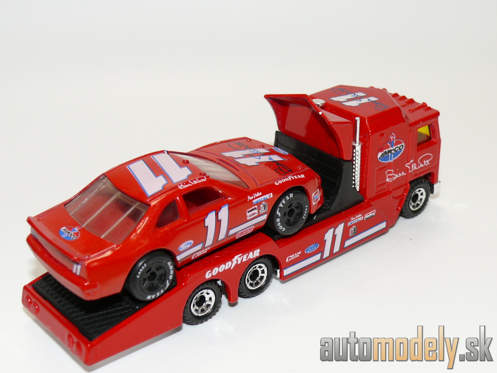 Matchbox - Kenworth Cabover Racing Transporter + Chevrolet Monte Carlo