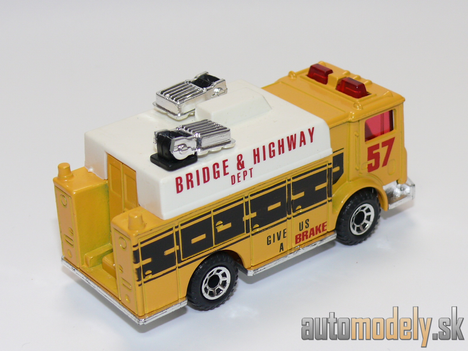Matchbox - Mack Auxiliary Power Truck - 1:84