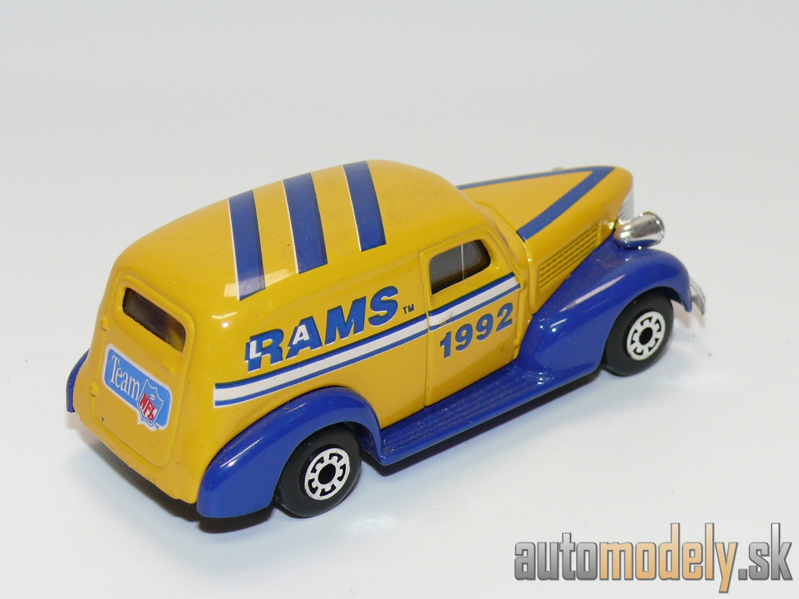 Matchbox - '39 Chevy Sedan Delivery "LA Rams 1992 Team NFL" - 1:57