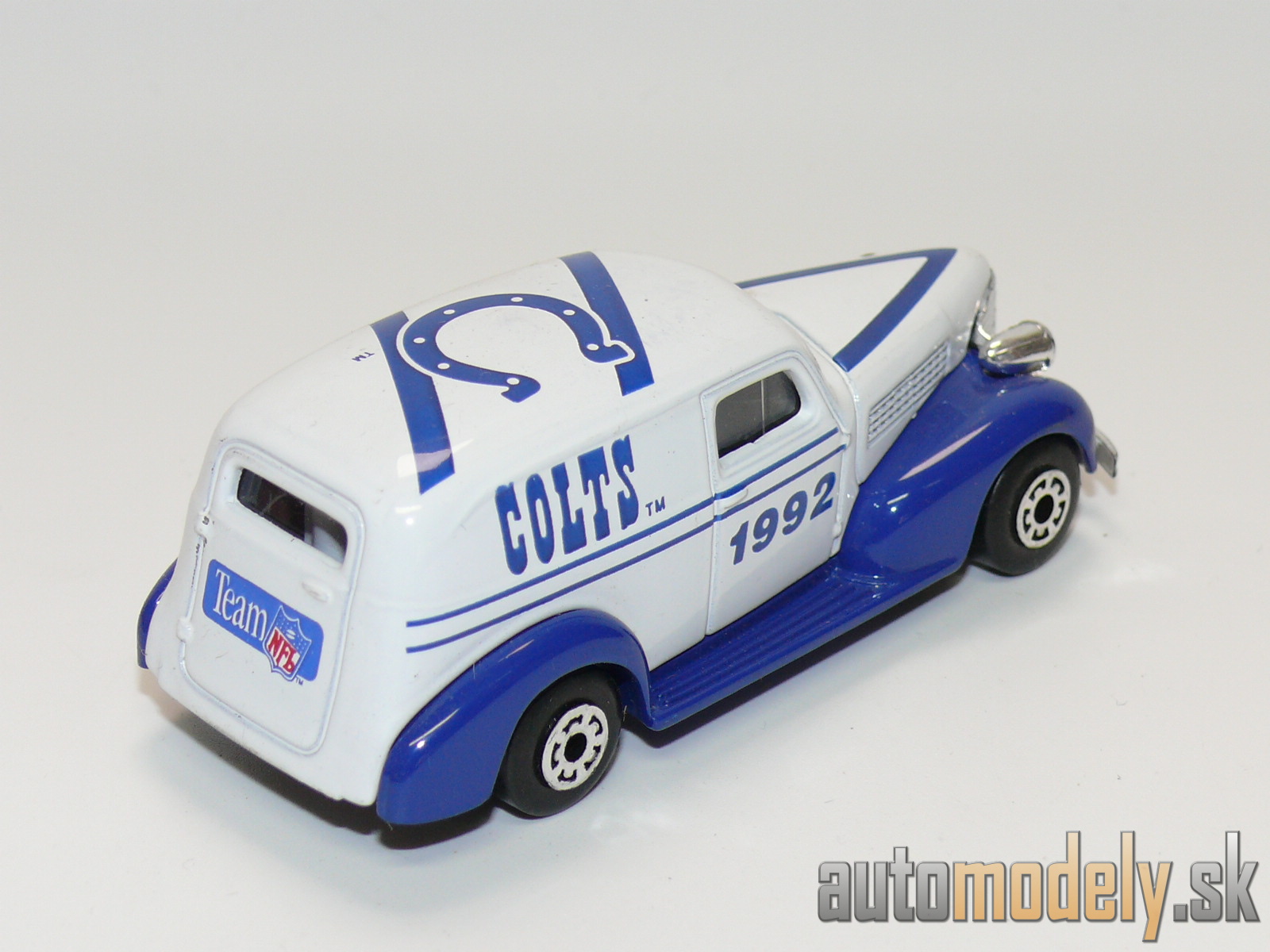Matchbox - '39 Chevy Sedan Delivery "Colts 1992 Team NFL" - 1:57