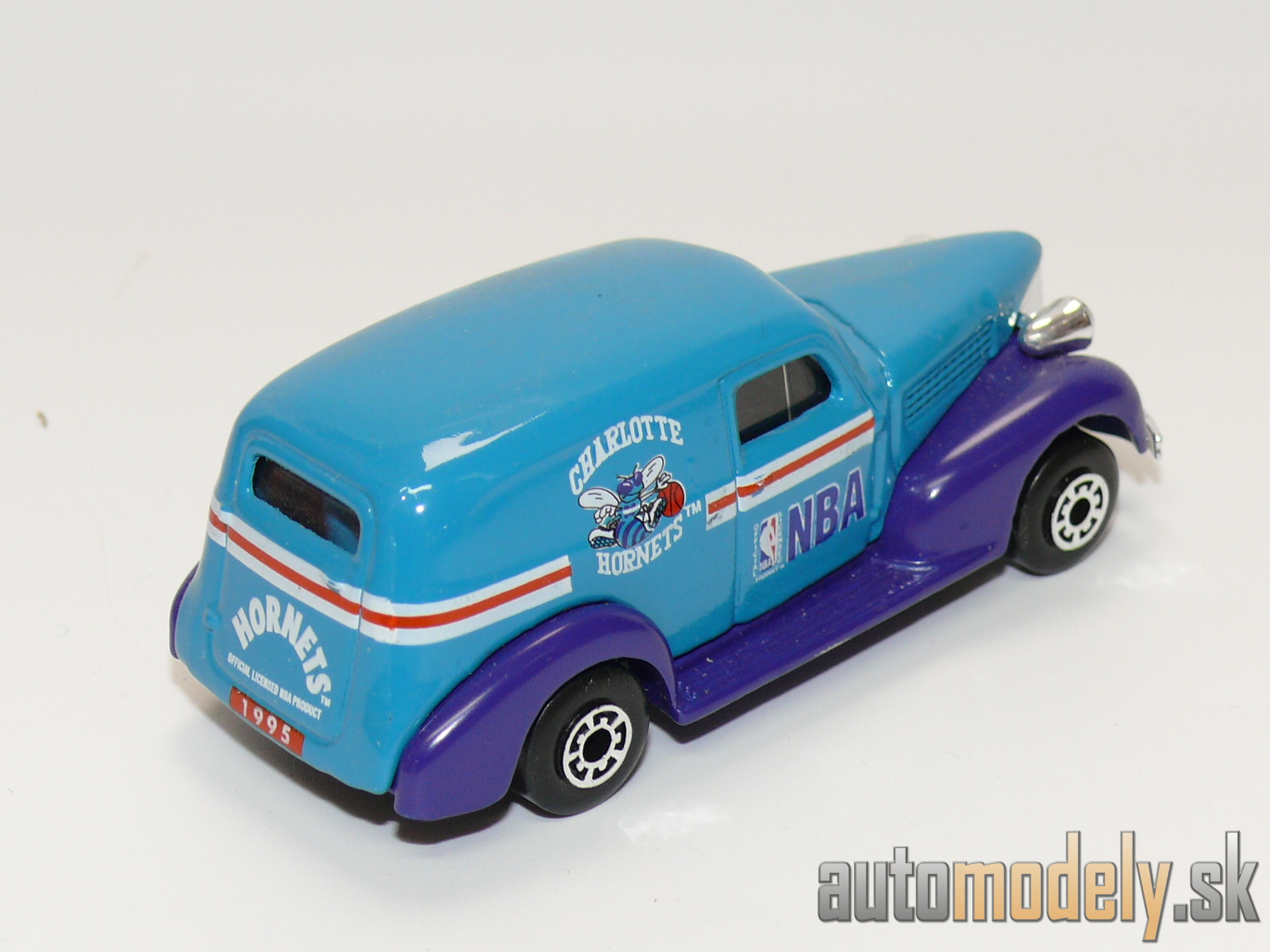 Matchbox - '39 Chevy Sedan Delivery "Charlotte Hornets NBA" - 1:57