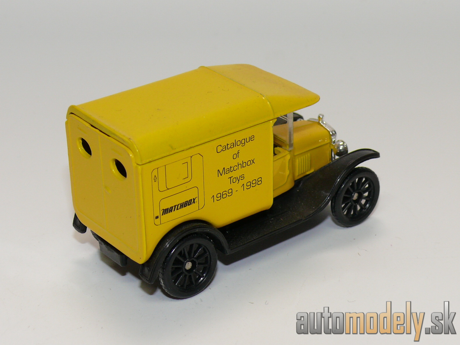Matchbox - 1921 Model T Ford "Catalogue of Matchbox Toys 1969 - 1998" - 1:52