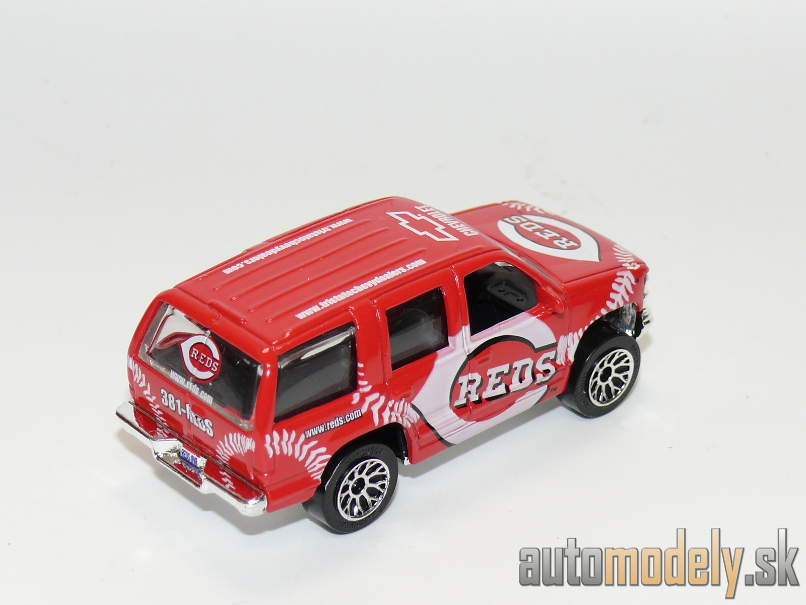 Matchbox J2540 - Chevy Tahoe "Reds"