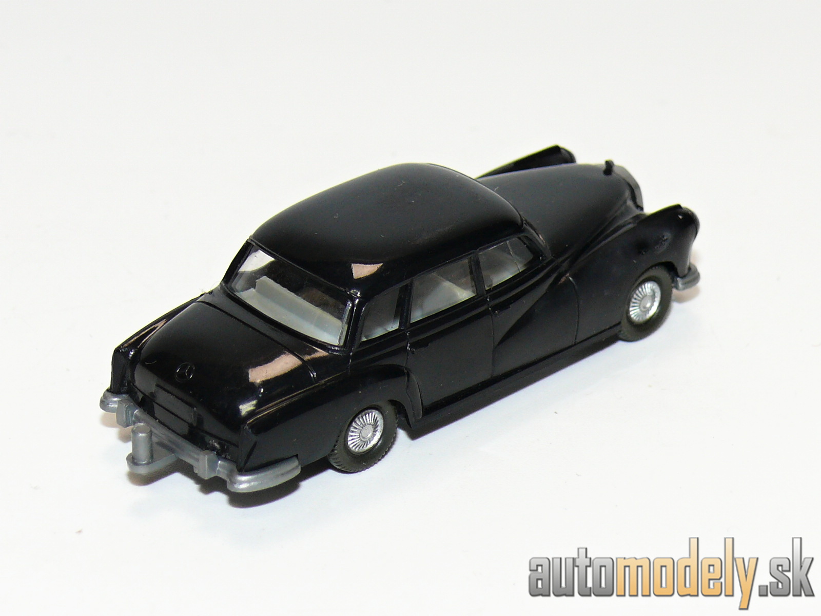 Wiking 150/6 - Mercedes Benz 300 - 1:87