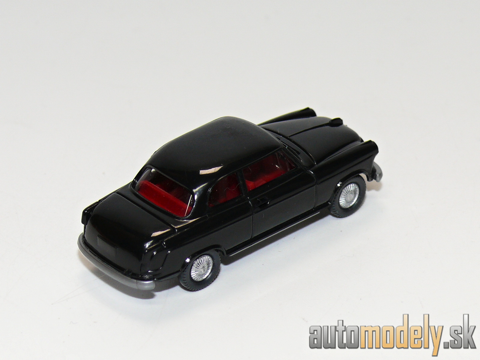 Wiking 823/1 - Borgward Isabella - 1:87