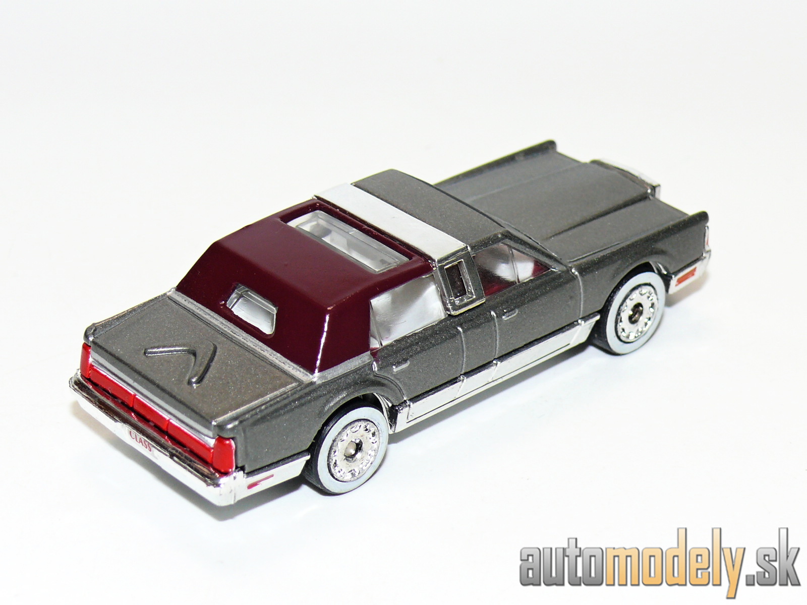 Matchbox Ultra - 1988 Lincoln Town Car - 1:76