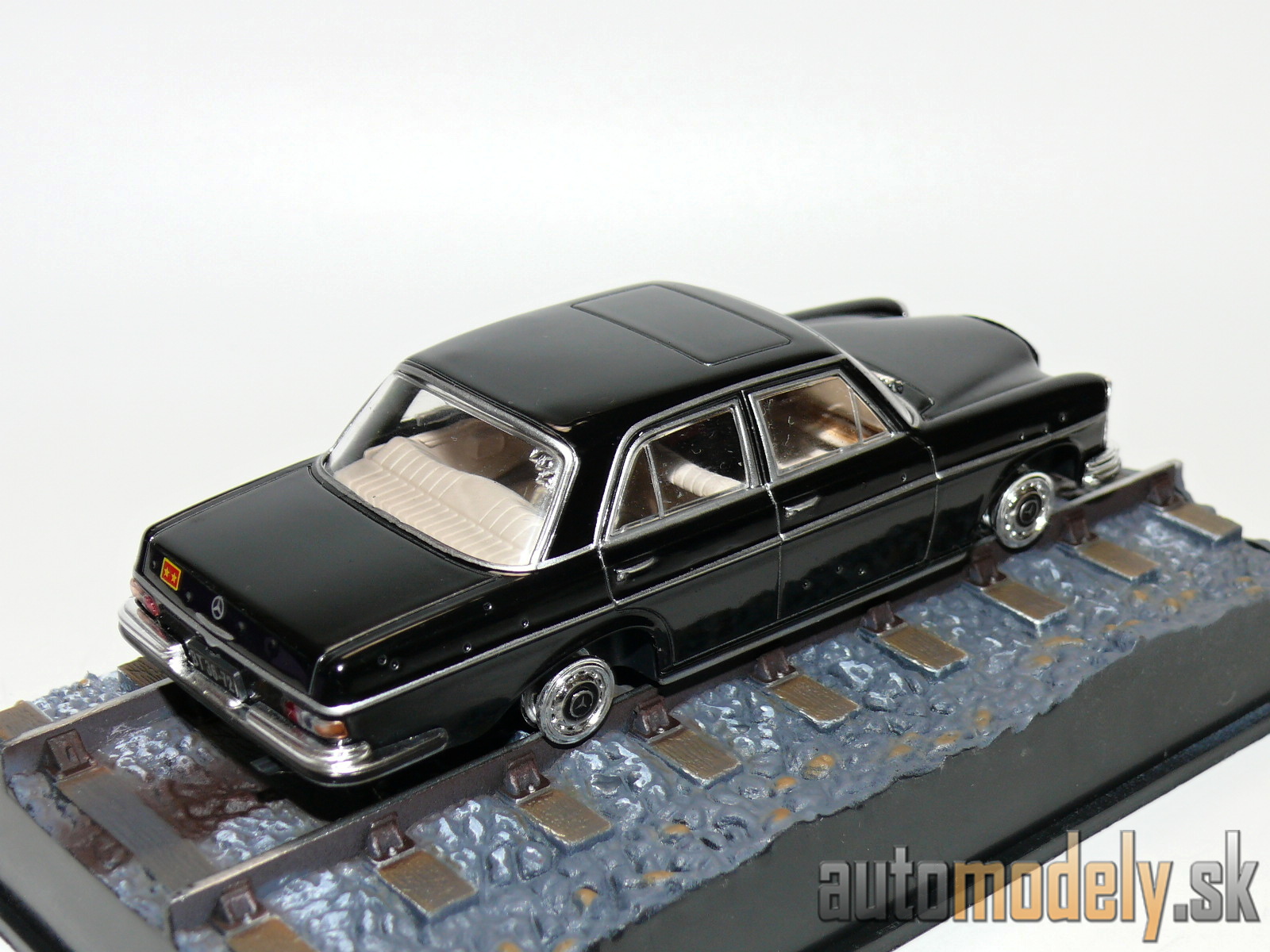 Mercedes-Benz 250SE - Octopussy - James Bond 007 - 1:43