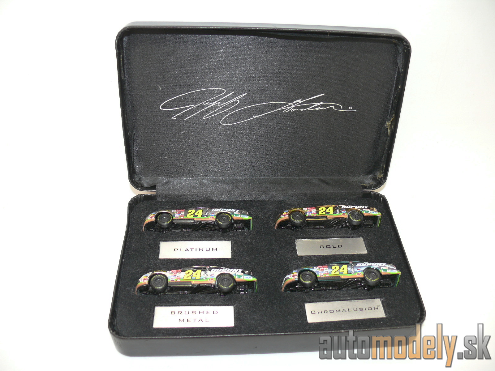 ACTION 101971 - Jeff Gordon #24 DuPont / Loonez Tunes 2001 Monte Carlo