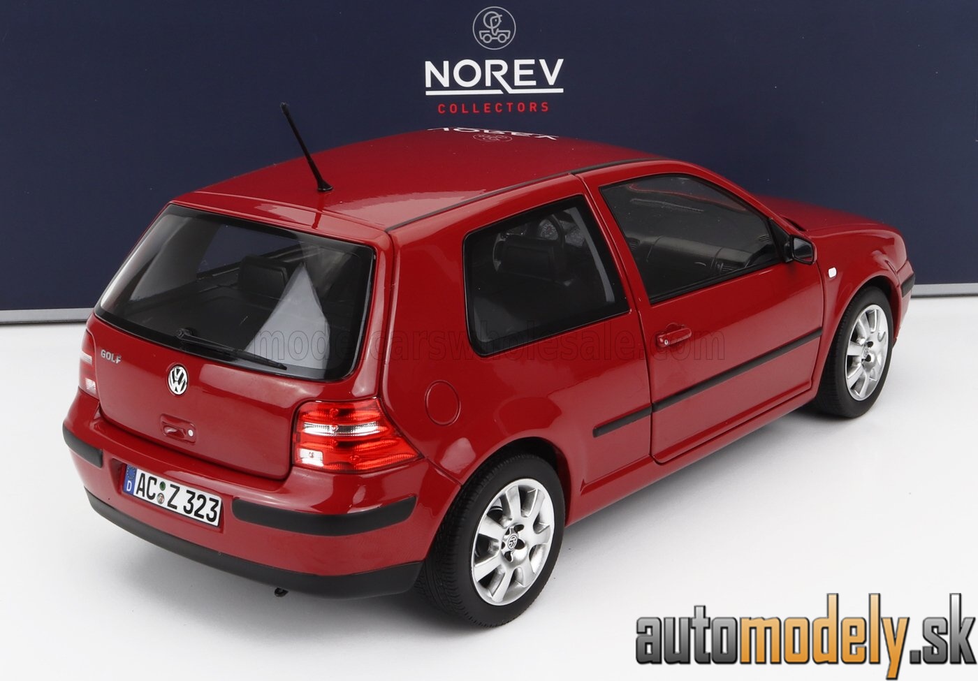 Norev - VOLKSWAGEN - GOLF IV 2002 - RED - 1:18