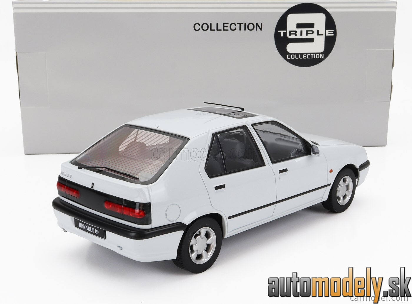 Triple9 - RENAULT R19 1994 WHITE - 1:18