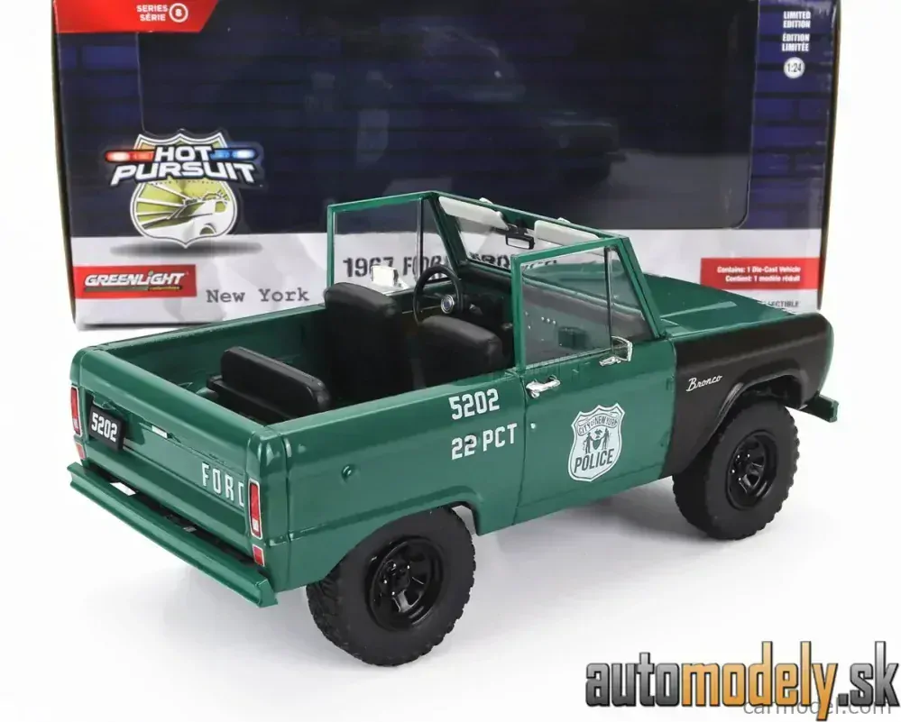 GreenLight - FORD BRONCO NEW YORK POLICE DEPARTMENT NYPD 1967 GREEN WHITE - 1:24