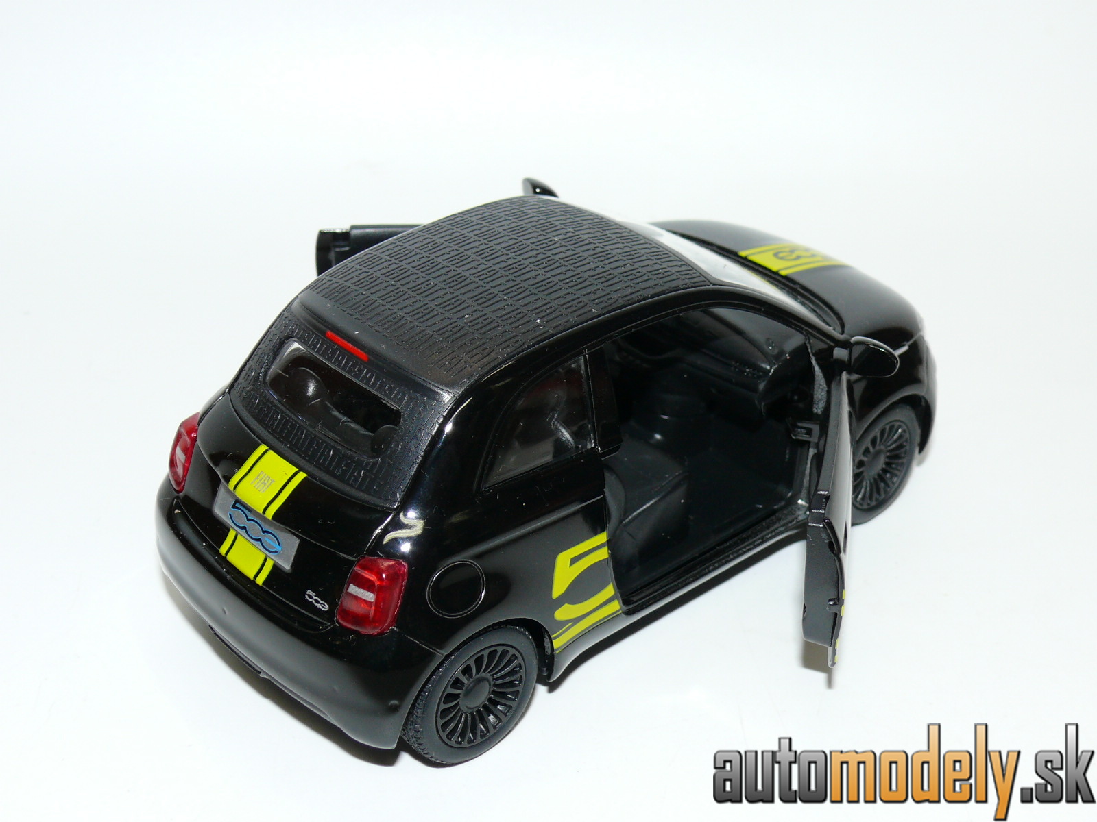 Kinsmart KT5440 - Fiat 500e - 1:28