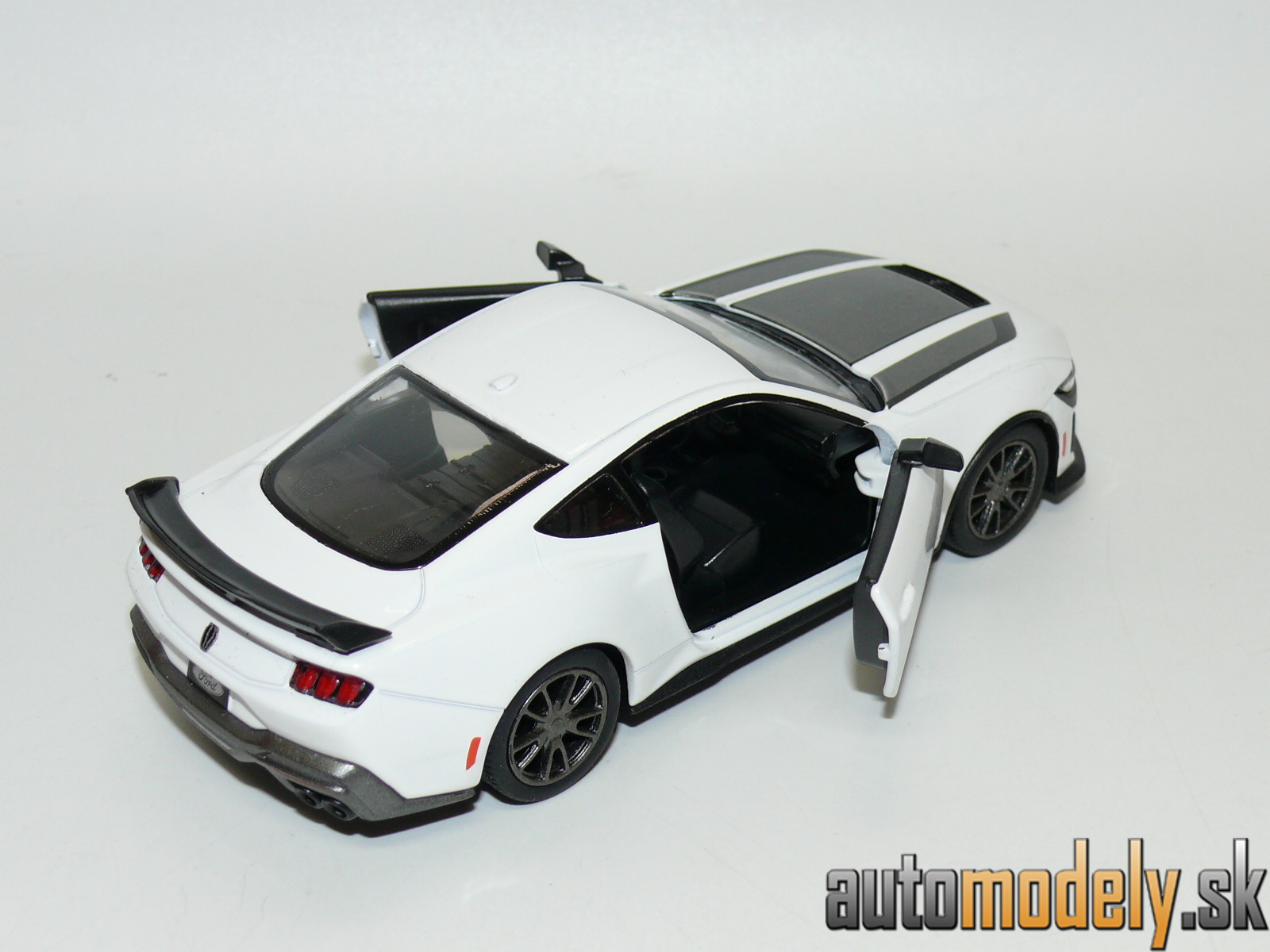Kinsmart KT5455 - 2024 Ford Mustang Dark Horse - 1:38