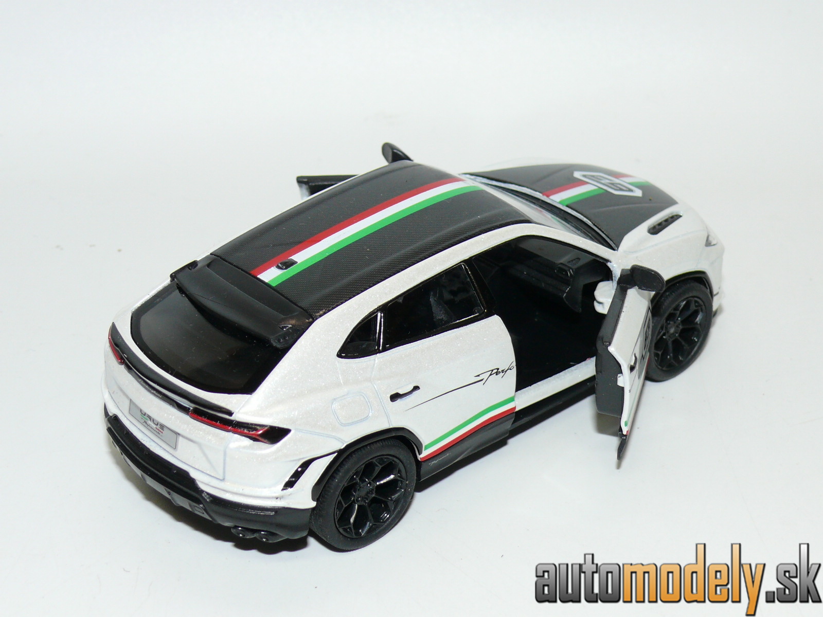 Kinsmart KT5447 - Lamborghini Urus Performante - 1:40