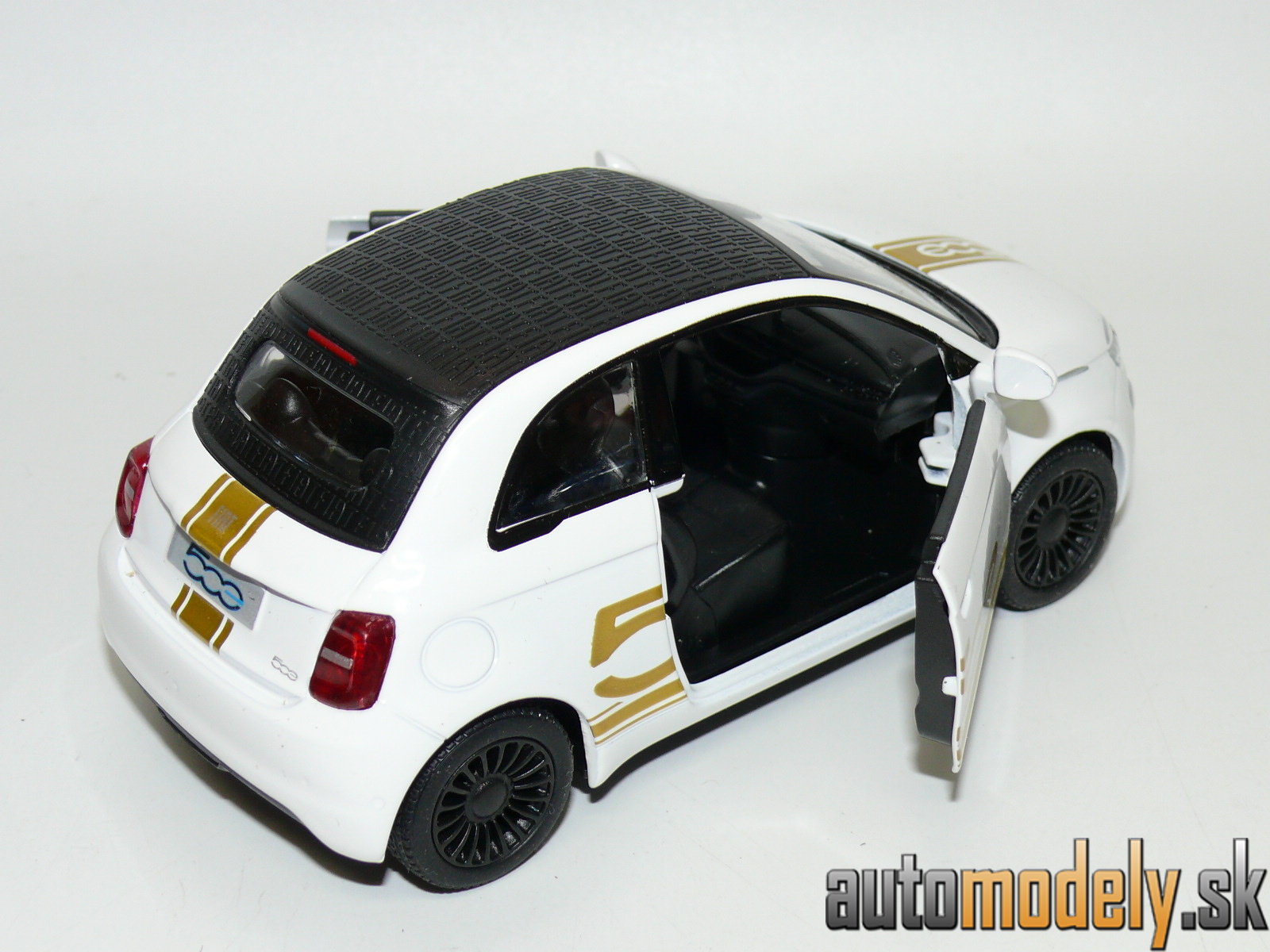 Kinsmart KT5440 - Fiat 500e - 1:28