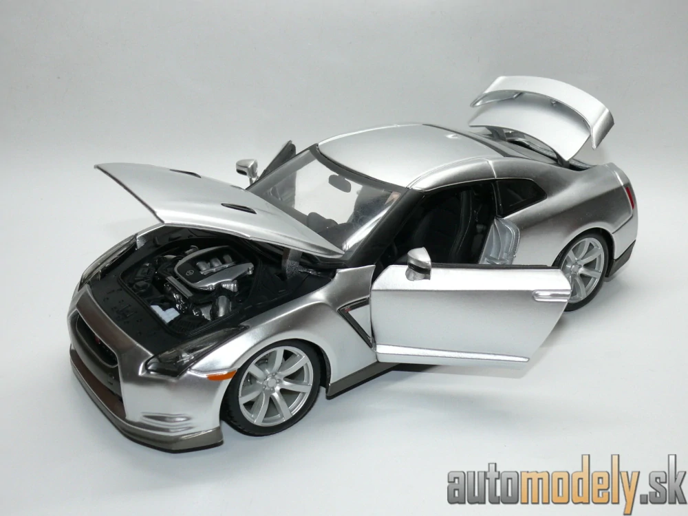 Burago - Nissan GT-R 2009 - 1:18