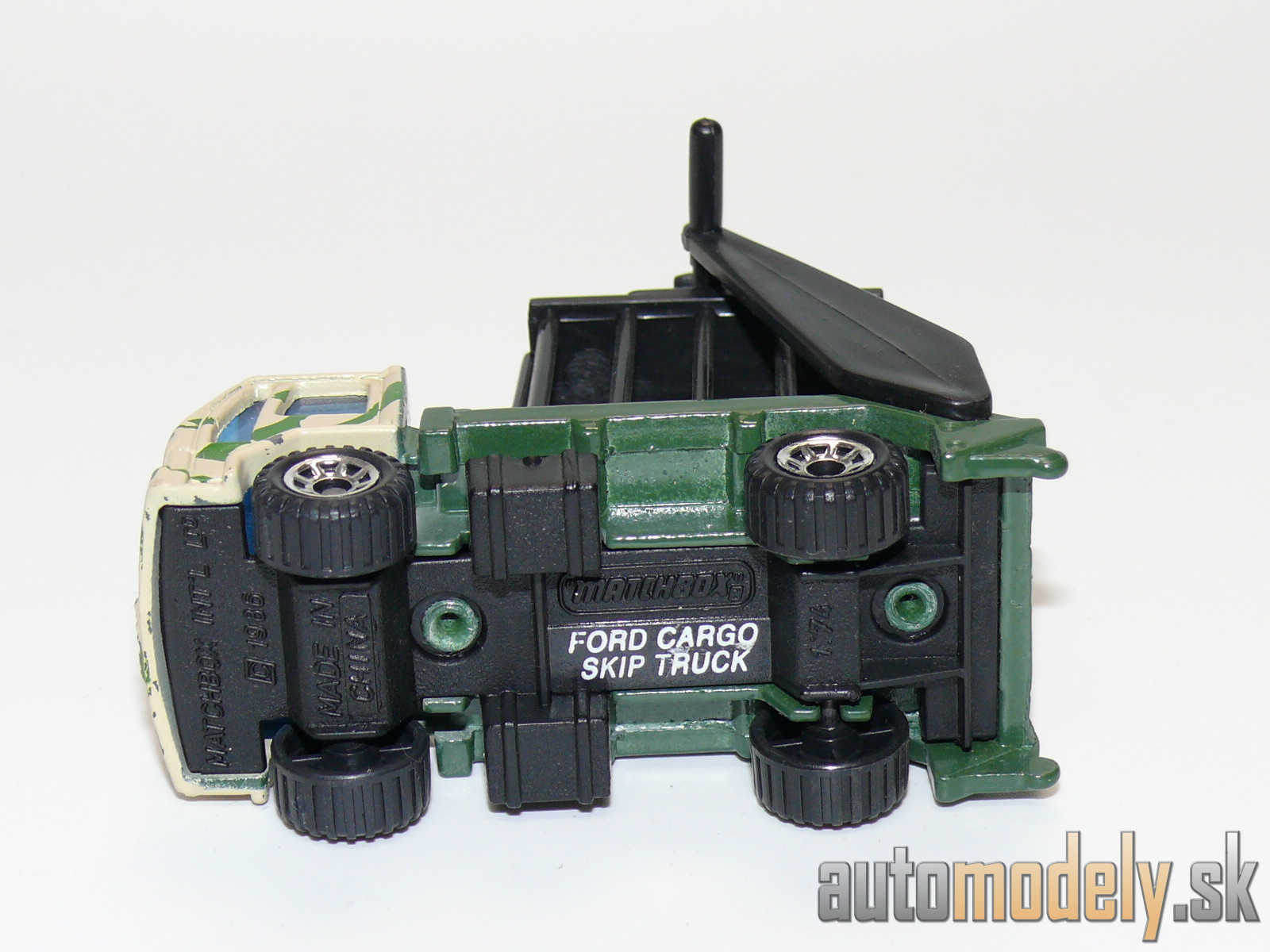 Matchbox - Ford Cargo Skip Truck - 1:74