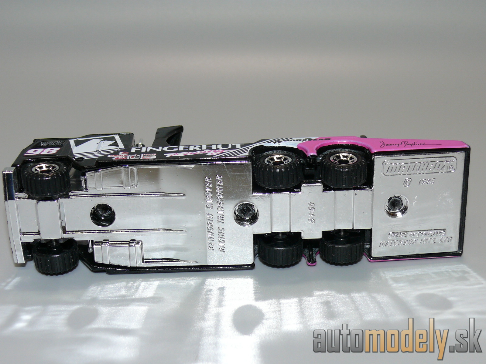 Matchbox - Kenworth Cabover Racing Transporter + Ford Thunderbird
