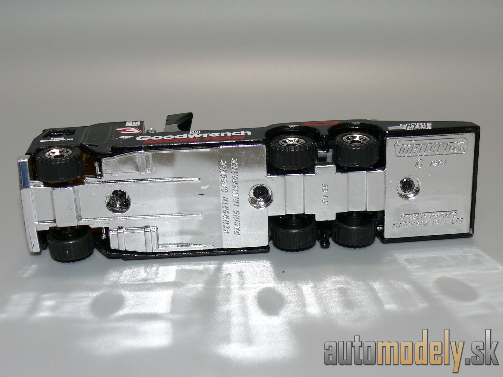 Matchbox - Kenworth Cabover Racing Transporter + Chevrolet Lumina