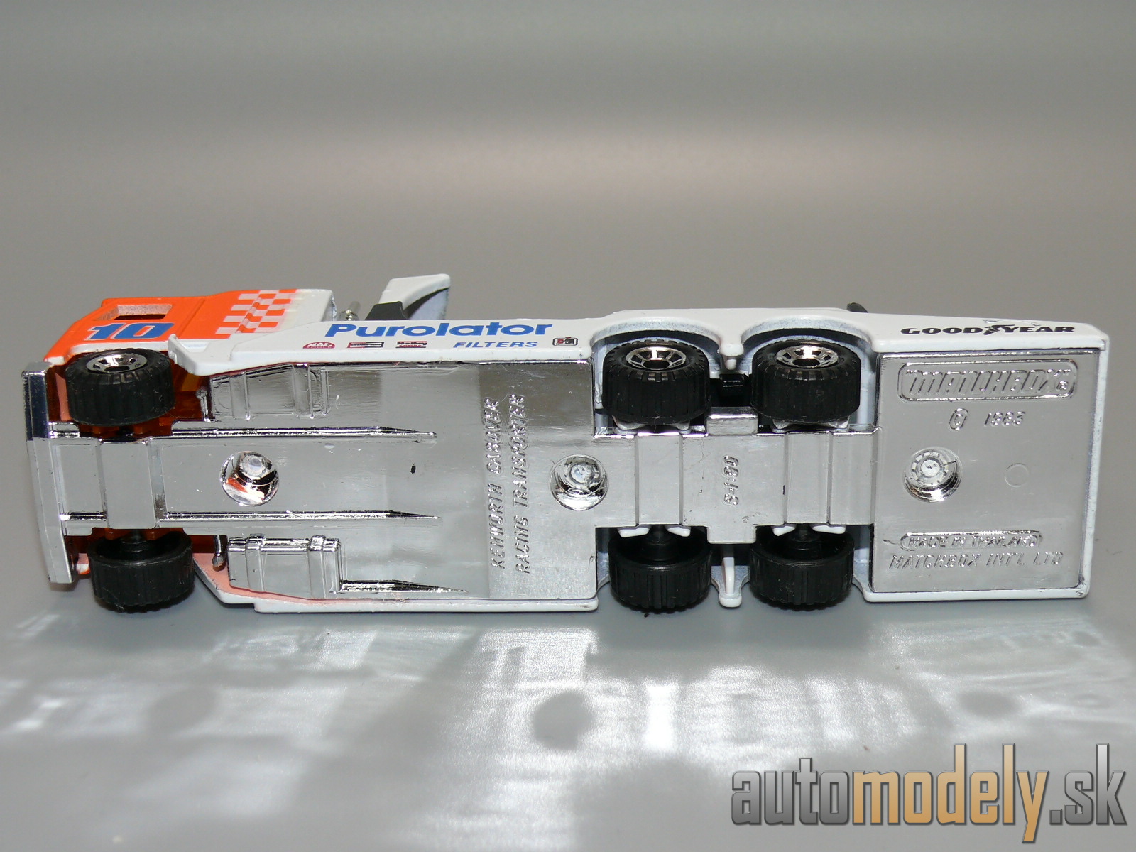 Matchbox - Kenworth Cabover Racing Transporter + Chevrolet Lumina