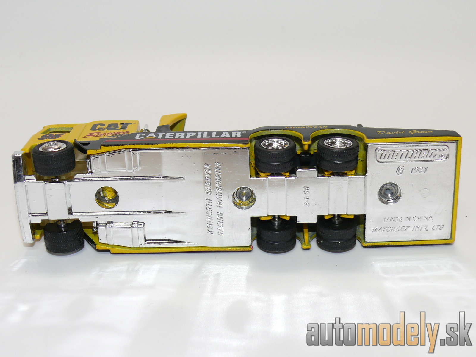 Matchbox - Kenworth Cabover Racing Transporter + Chevrolet Monte Carlo