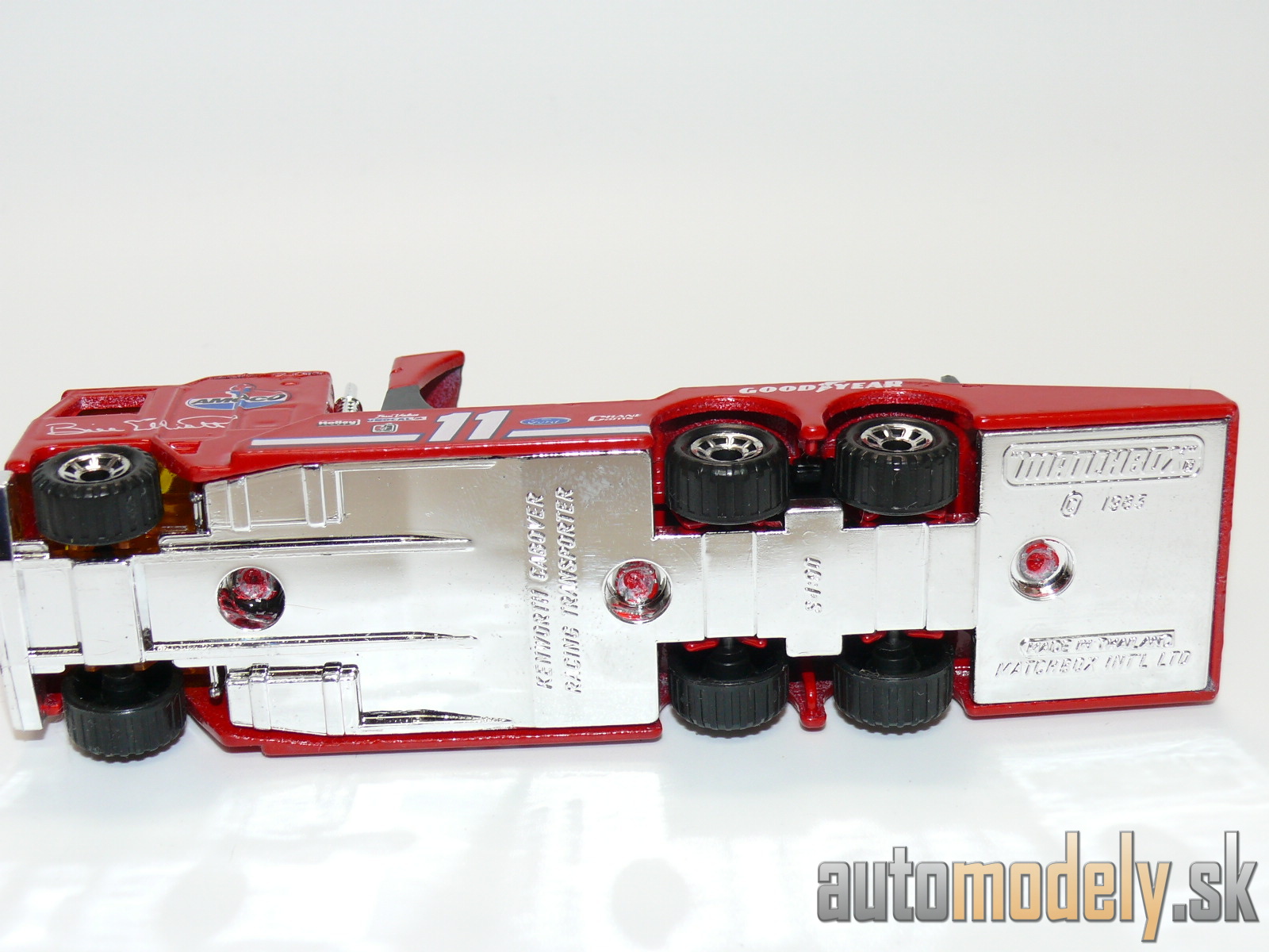 Matchbox - Kenworth Cabover Racing Transporter + Chevrolet Monte Carlo