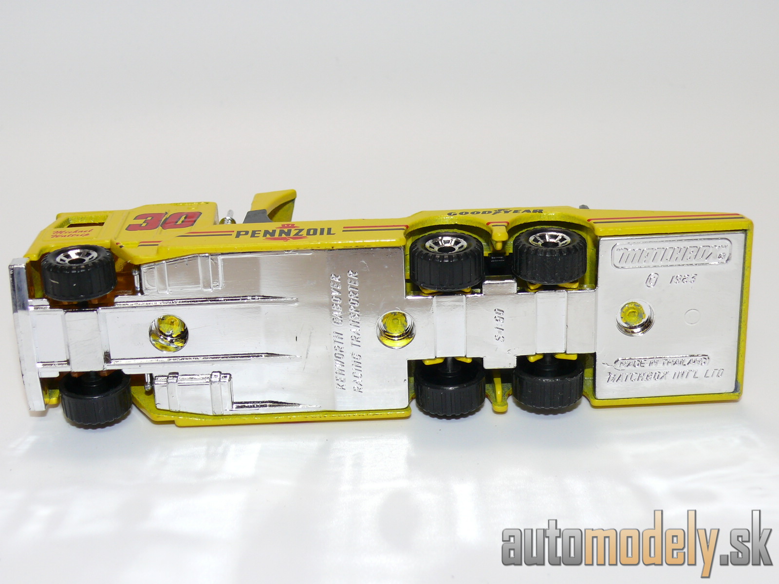Matchbox - Kenworth Cabover Racing Transporter + Pontiac Grand Prix