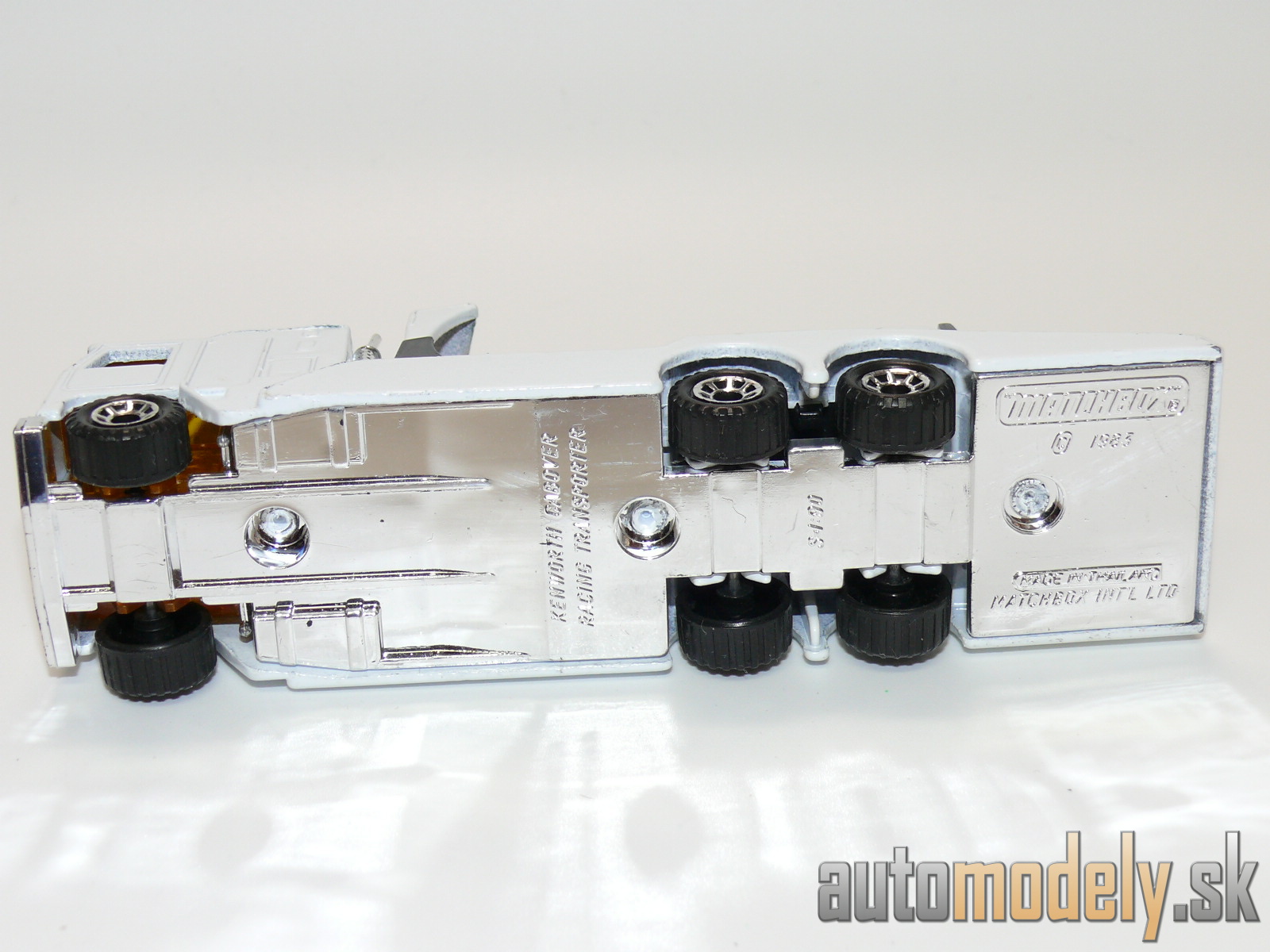 Matchbox - Kenworth Cabover Racing Transporter + Chevrolet Lumina