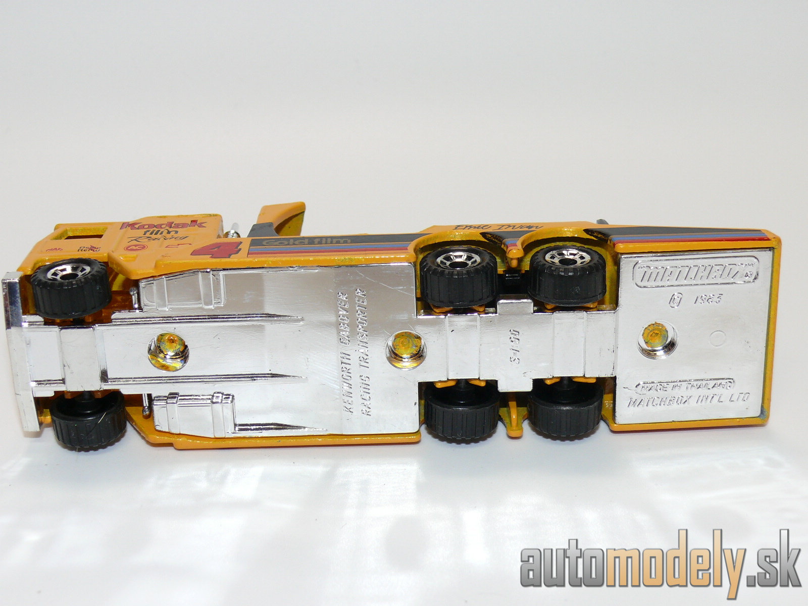 Matchbox - Kenworth Cabover Racing Transporter + Chevrolet Lumina