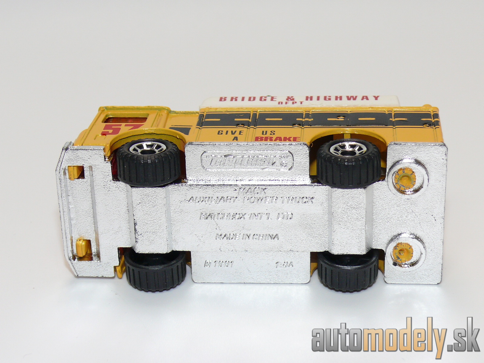Matchbox - Mack Auxiliary Power Truck - 1:84