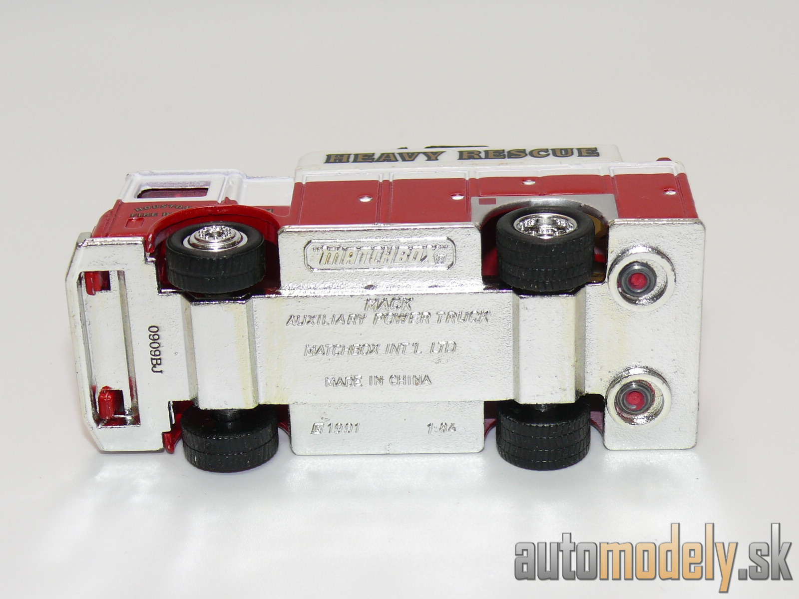 Matchbox - Mack Auxiliary Power Truck - 1:84