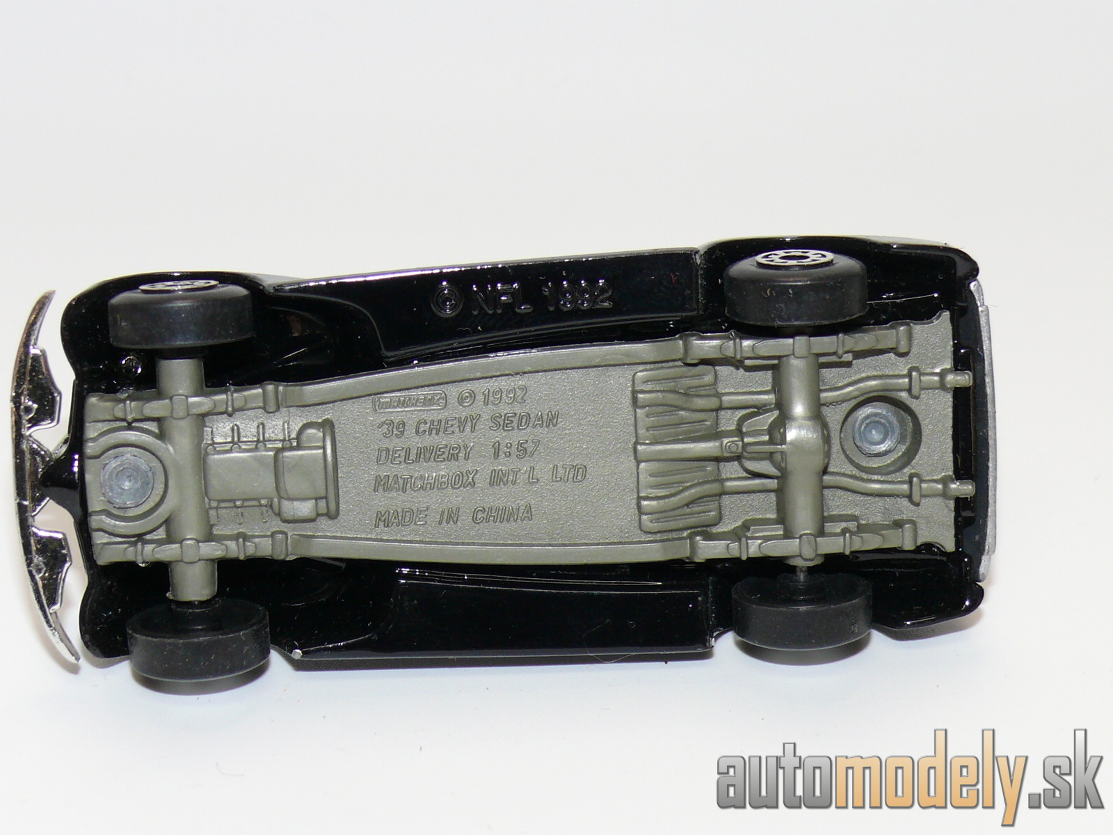 Matchbox - '39 Chevy Sedan Delivery "Raiders 1992 Team NFL" - 1:57