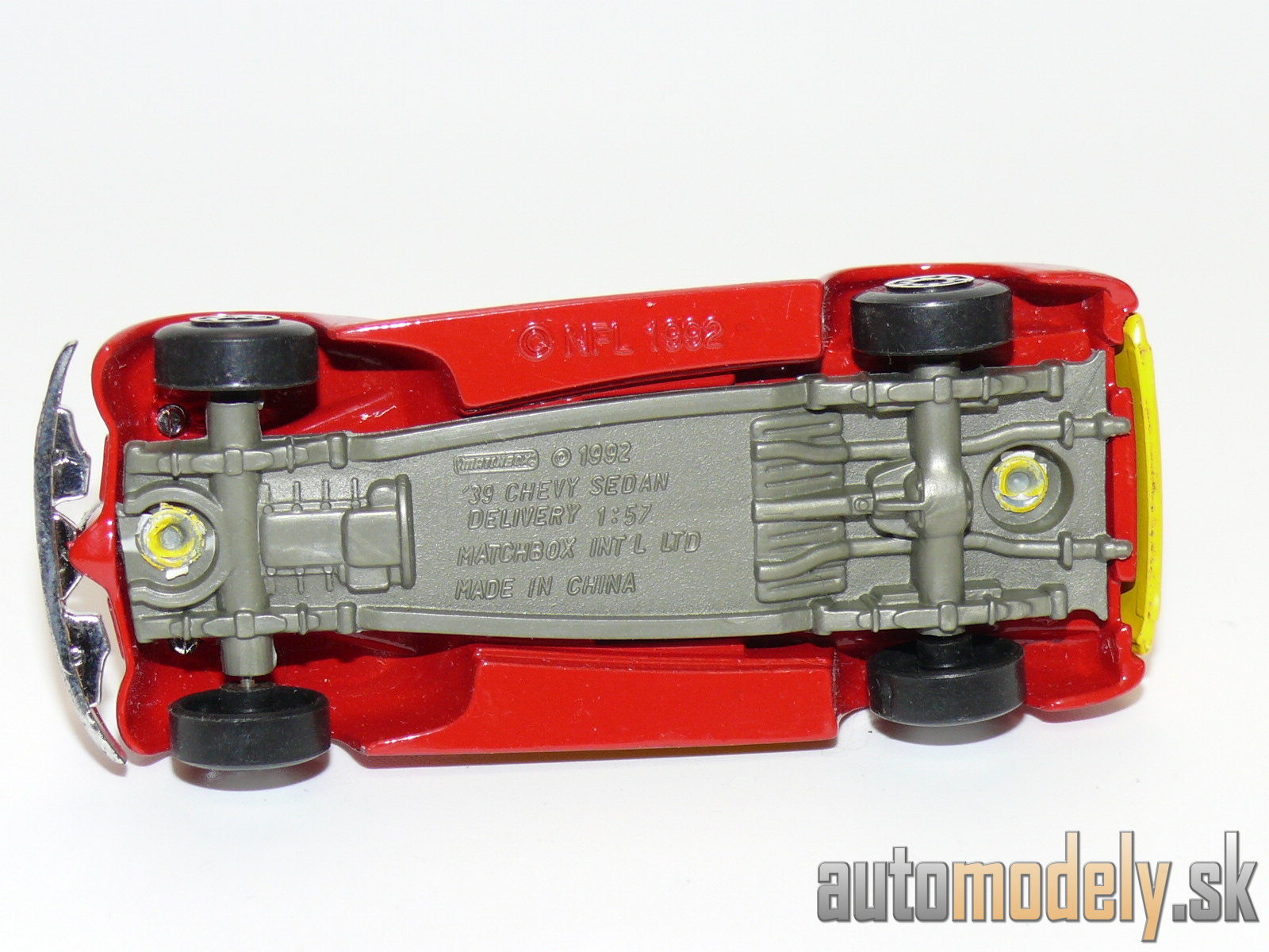 Matchbox - '39 Chevy Sedan Delivery "Chiefs 1992 Team NFL" - 1:57